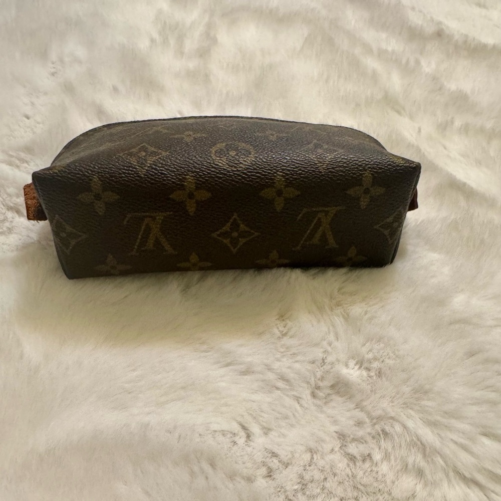 Louis Vuitton Monogram Cosmetic Bag / Pouch - Picture 4 of 10